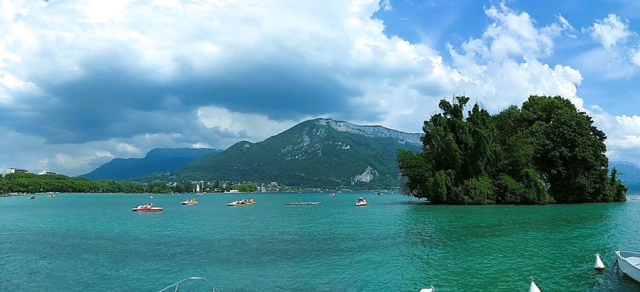 Colorful houses lining a canal in Annecy